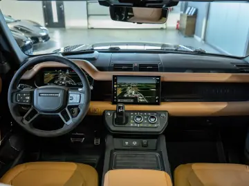 LAND ROVER Defender 5.0 V8 AHK HUD PANO MERIDIAN MILLTEK