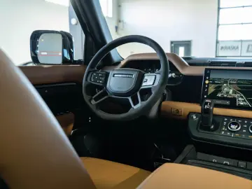 LAND ROVER Defender 5.0 V8 AHK HUD PANO MERIDIAN MILLTEK