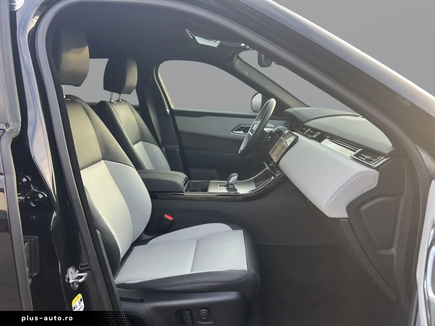 LAND ROVER Range Rover Velar P400e S AHK Winter Pack