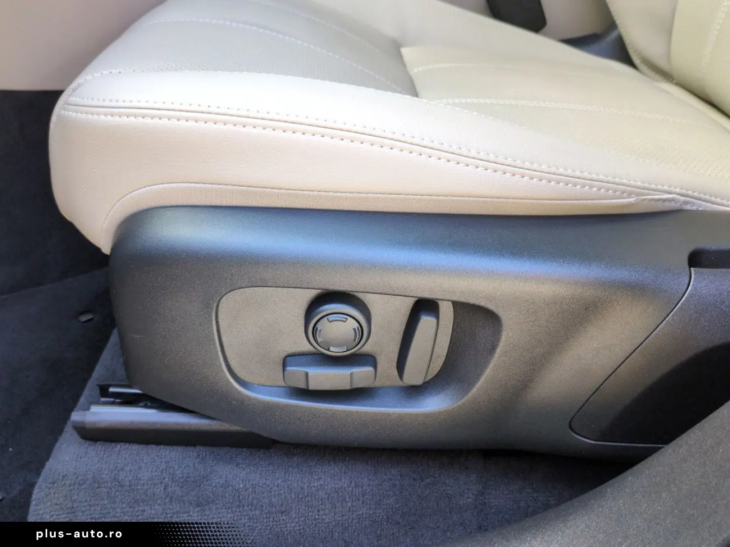 LAND ROVER Range Rover Velar D200 R-Dynamic SE HeadUp Pa