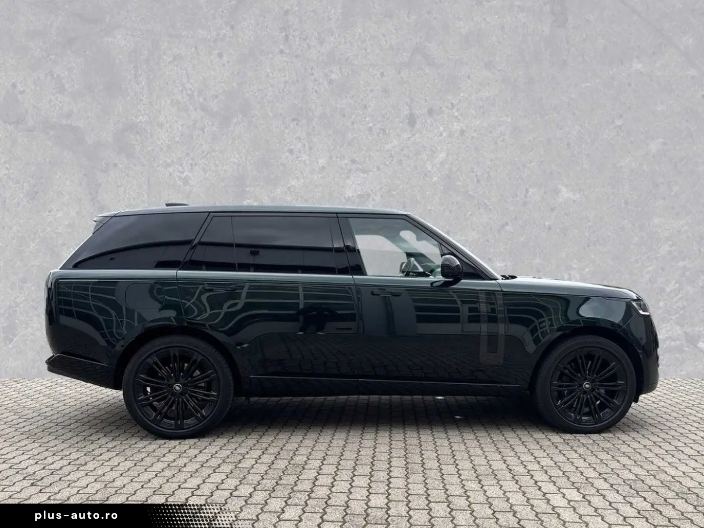 LAND ROVER Range Rover P530 LWB Autobiography British Racin