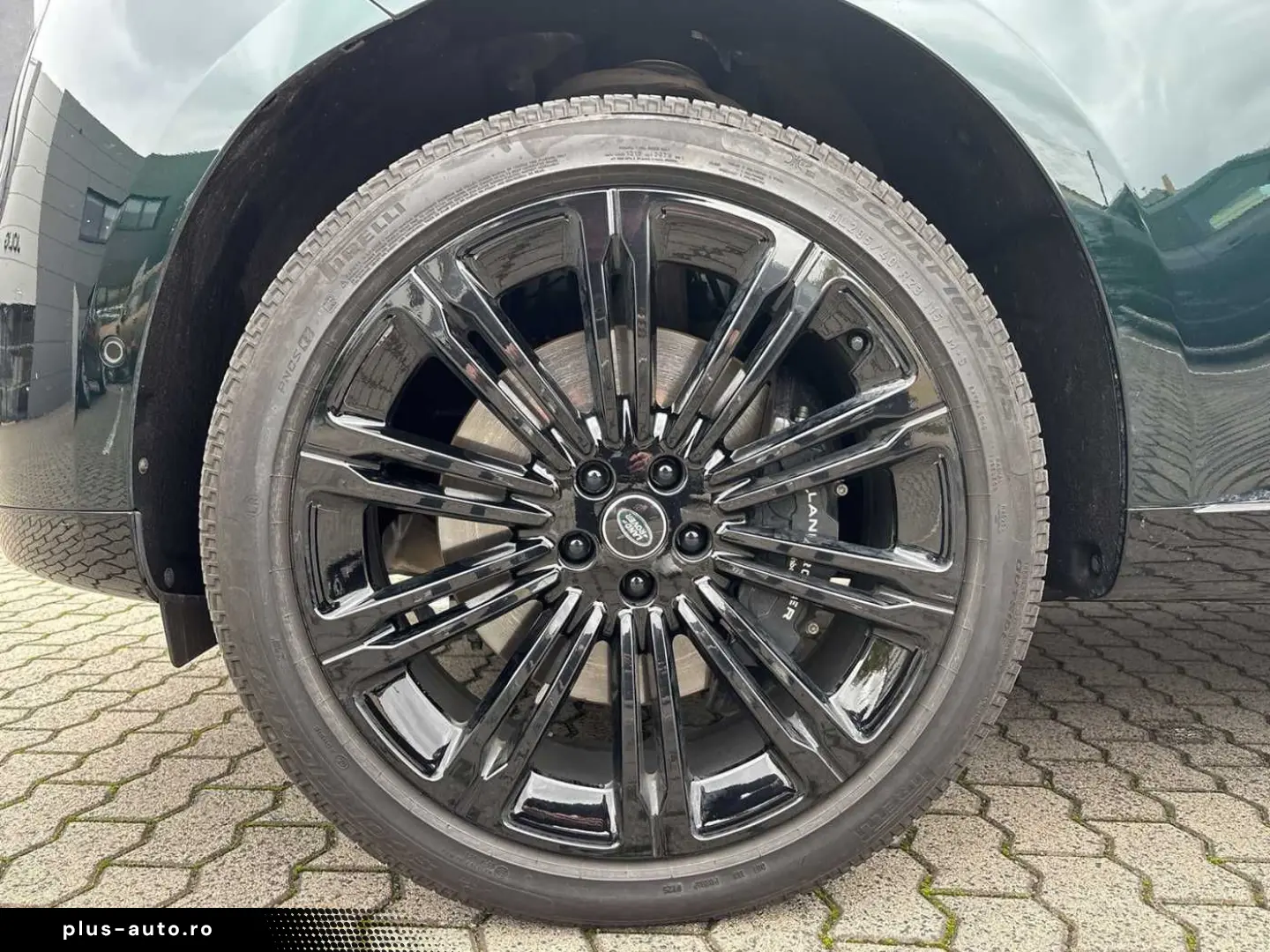 LAND ROVER Range Rover P530 LWB Autobiography British Racin