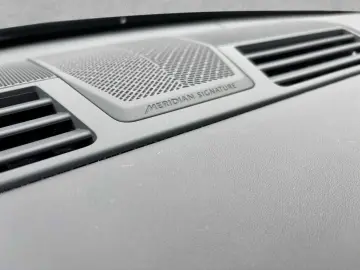 LAND ROVER Range Rover P530 LWB Autobiography British Racin