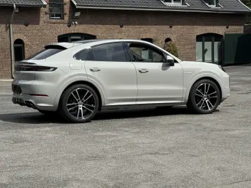 PORSCHE Cayenne E-Hybrid  Coupe KREIDE-BEIGE SPORTDESIGN