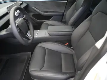 TESLA Model 3 Long Range AWD  Highland HW4