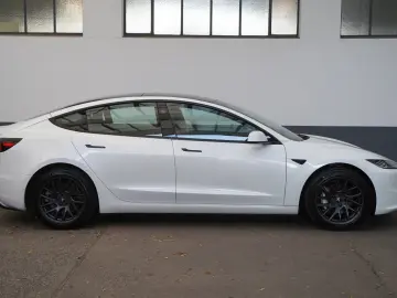 TESLA Model 3 Long Range AWD  Highland HW4