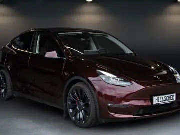 TESLA Model Y Performance AWD MY2023 AHK Unfallfrei