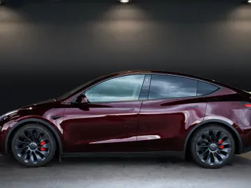 TESLA Model Y Performance AWD MY2023 AHK Unfallfrei