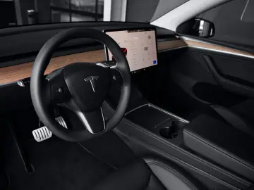 TESLA Model Y Performance AWD MY2023 AHK Unfallfrei