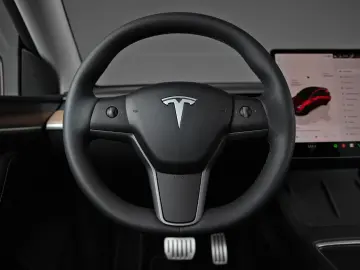 TESLA Model Y Performance AWD MY2023 AHK Unfallfrei