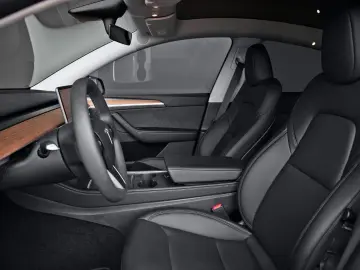 TESLA Model Y Performance AWD MY2023 AHK Unfallfrei