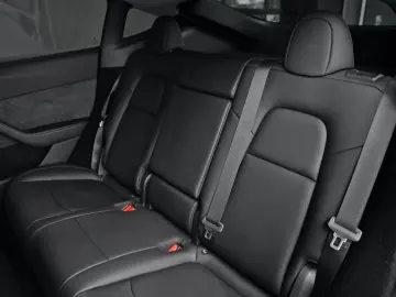 TESLA Model Y Performance AWD MY2023 AHK Unfallfrei