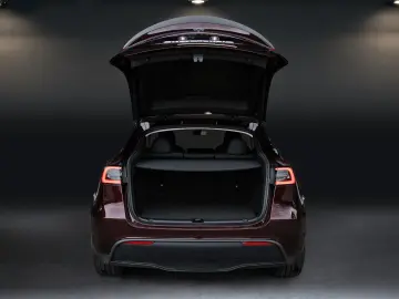 TESLA Model Y Performance AWD MY2023 AHK Unfallfrei