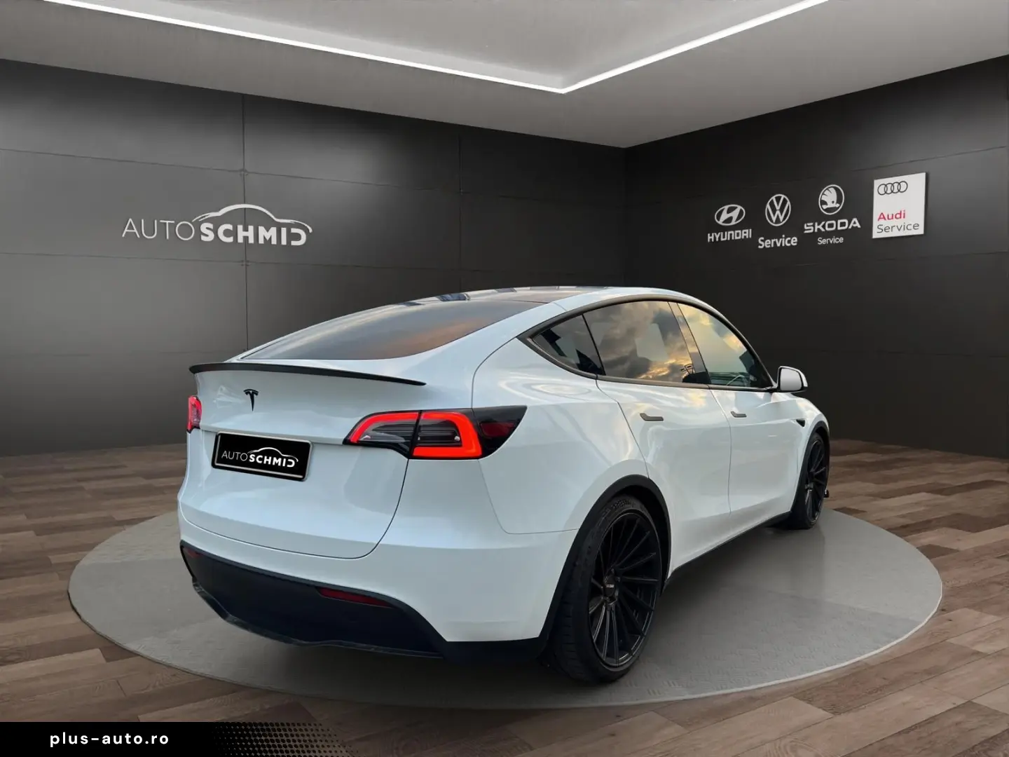 TESLA Model Y Long Range AWD NAVI ACC PANO 21