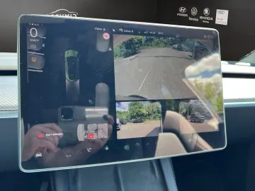 TESLA Model Y Long Range AWD NAVI ACC PANO 21