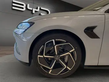 BYD Seal Excellence AWD Pano Soundsystem Wärmepumpe