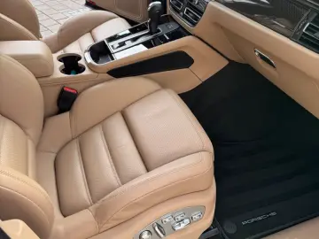 PORSCHE MacanS Approved Chrono Luft AHK ACC Pano AGA