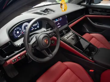 PORSCHE Panamera GTS Full
