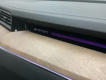 AUDI Q8 e-tron ADVANCED 55 QUATTRO ACC.AHK.KAMERA.NAV