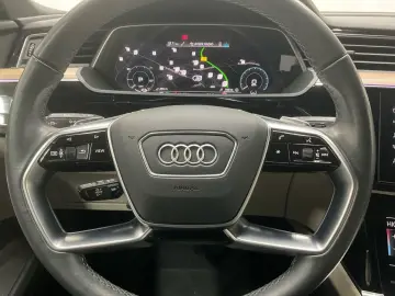 AUDI Q8 e-tron ADVANCED 55 QUATTRO ACC.AHK.KAMERA.NAV