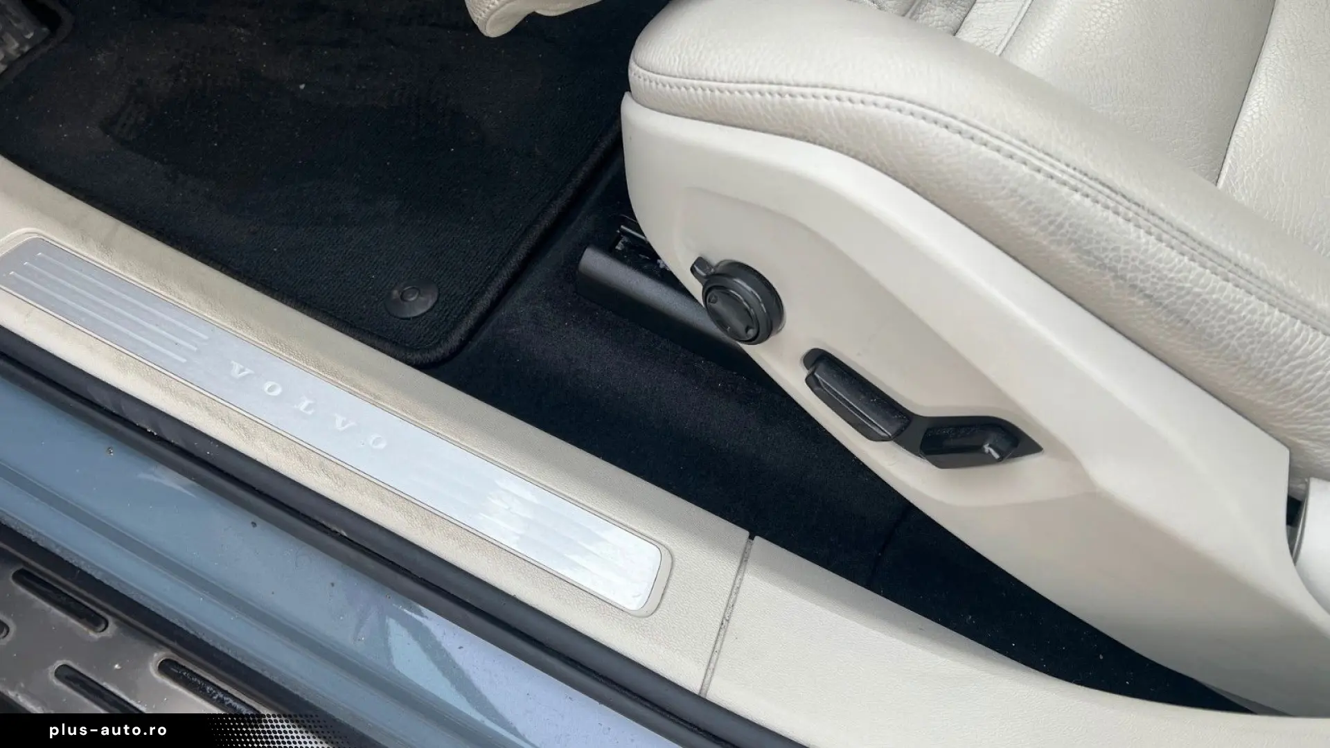 VOLVO XC60 B5 D Ultimate Dark AWD 360  AHK HUD LUFT