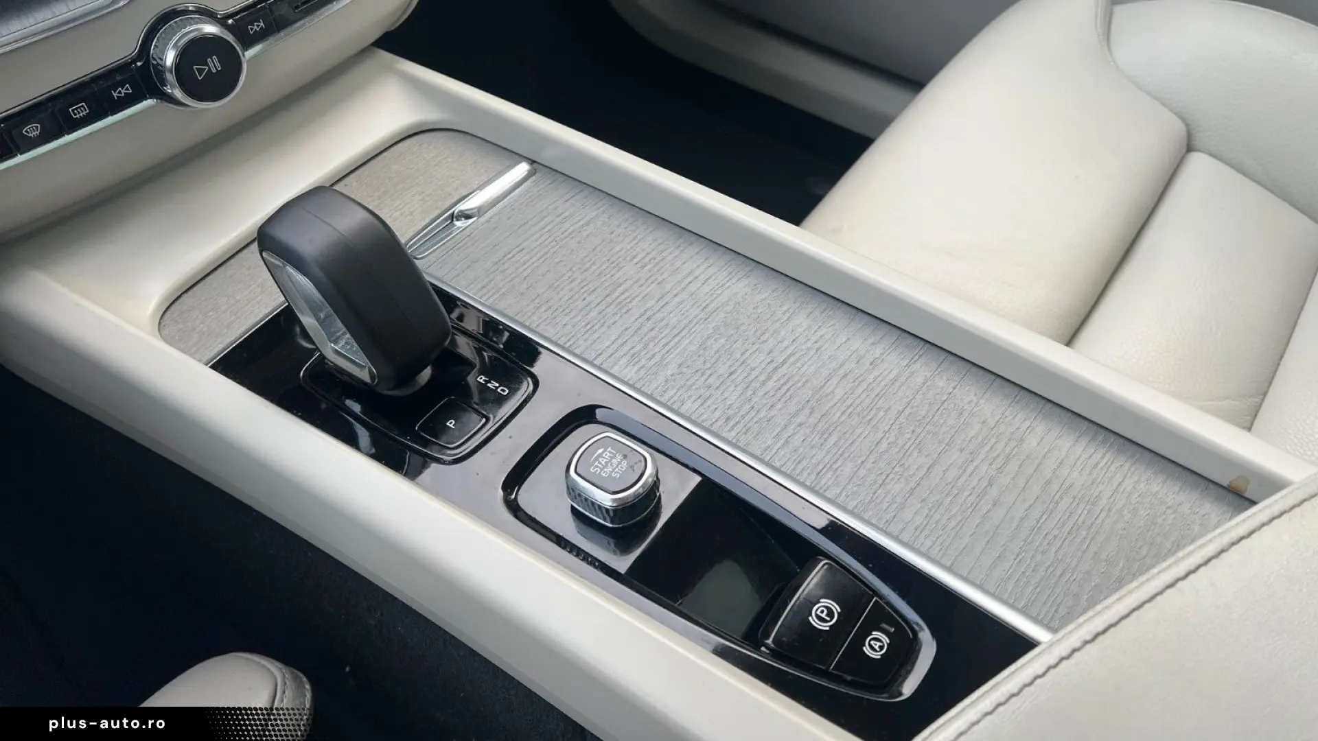 VOLVO XC60 B5 D Ultimate Dark AWD 360  AHK HUD LUFT