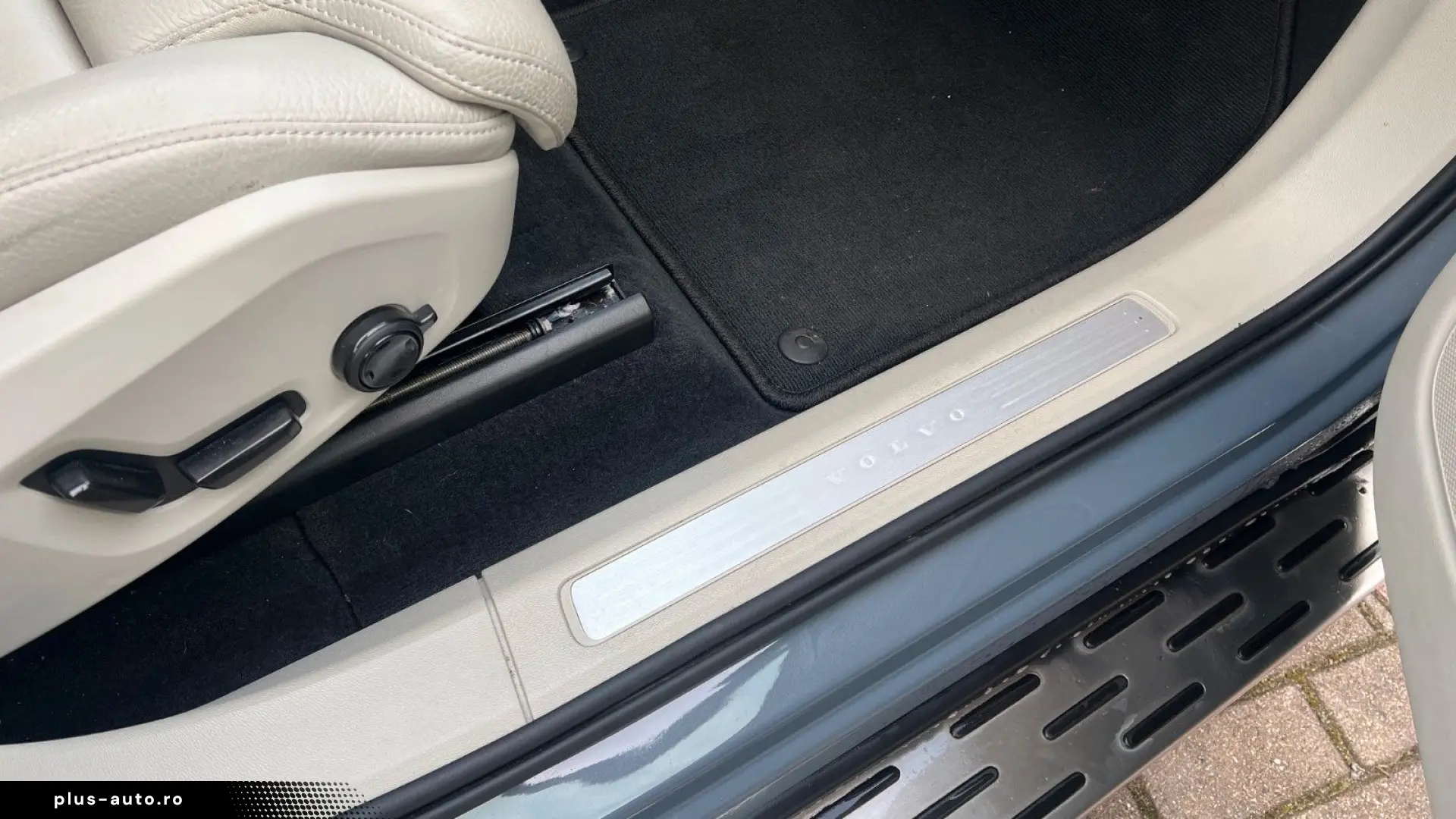 VOLVO XC60 B5 D Ultimate Dark AWD 360  AHK HUD LUFT