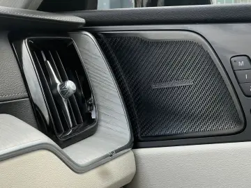 VOLVO XC60 B5 D Ultimate Dark AWD 360  AHK HUD LUFT