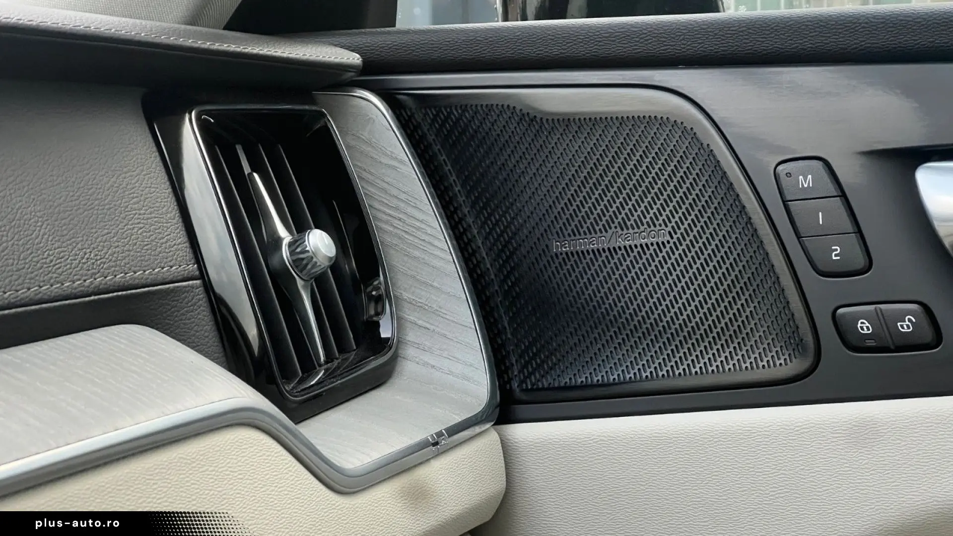 VOLVO XC60 B5 D Ultimate Dark AWD 360  AHK HUD LUFT