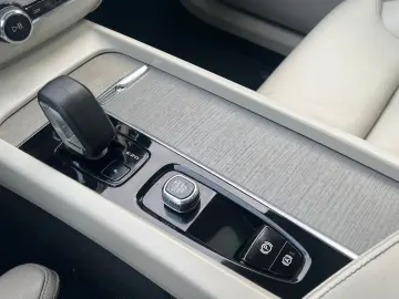 VOLVO XC60 B5 D Ultimate Dark AWD 360  AHK HUD LUFT