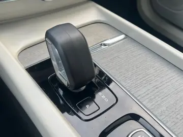 VOLVO XC60 B5 D Ultimate Dark AWD 360  AHK HUD LUFT