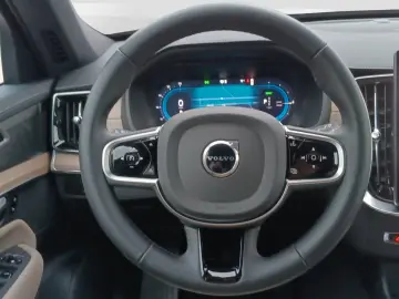 VOLVO XC90 T8 AWD Plus Facelift HUD Pano S.Belüftung