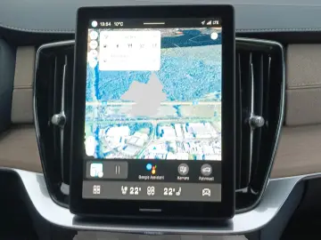 VOLVO XC90 T8 AWD Plus Facelift HUD Pano S.Belüftung