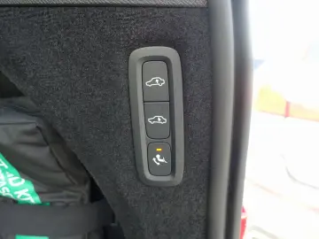 VOLVO XC90 Ultra Dark T8 AWD Plug-in 360 Cam AHK Massa