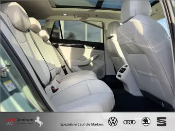VW Passat 2.0 TDI Elegance 4M AHK PANO StandHz VOLL