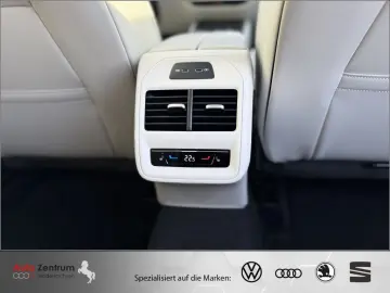 VW Passat 2.0 TDI Elegance 4M AHK PANO StandHz VOLL