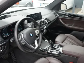 BMW X3 30e X Line xDrive LED AHK PANO NAV HEADUP