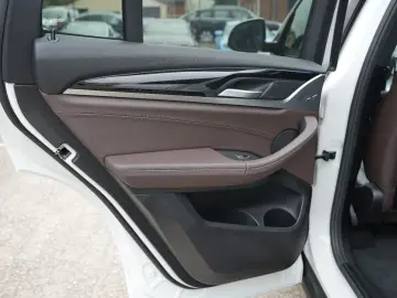 BMW X3 30e X Line xDrive LED AHK PANO NAV HEADUP