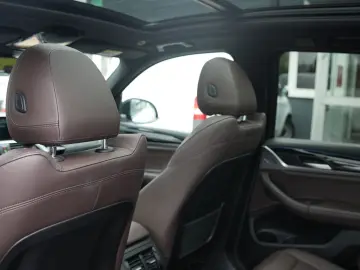 BMW X3 30e X Line xDrive LED AHK PANO NAV HEADUP