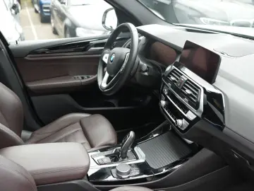 BMW X3 30e X Line xDrive LED AHK PANO NAV HEADUP