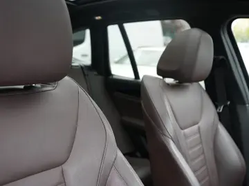 BMW X3 30e X Line xDrive LED AHK PANO NAV HEADUP