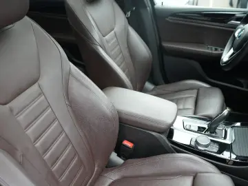 BMW X3 30e X Line xDrive LED AHK PANO NAV HEADUP