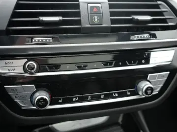 BMW X3 30e X Line xDrive LED AHK PANO NAV HEADUP