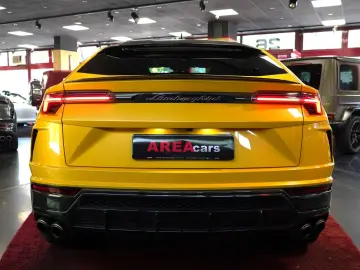 LAMBORGHINI Urus P.CAPSULE AKRAPOVIC CARBON