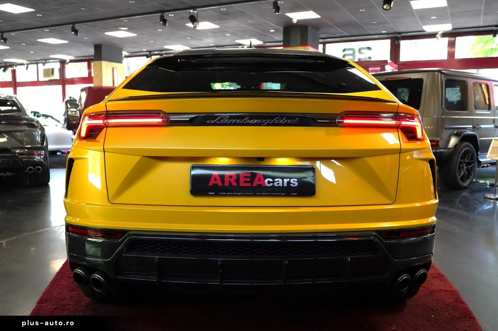 LAMBORGHINI Urus P.CAPSULE AKRAPOVIC CARBON