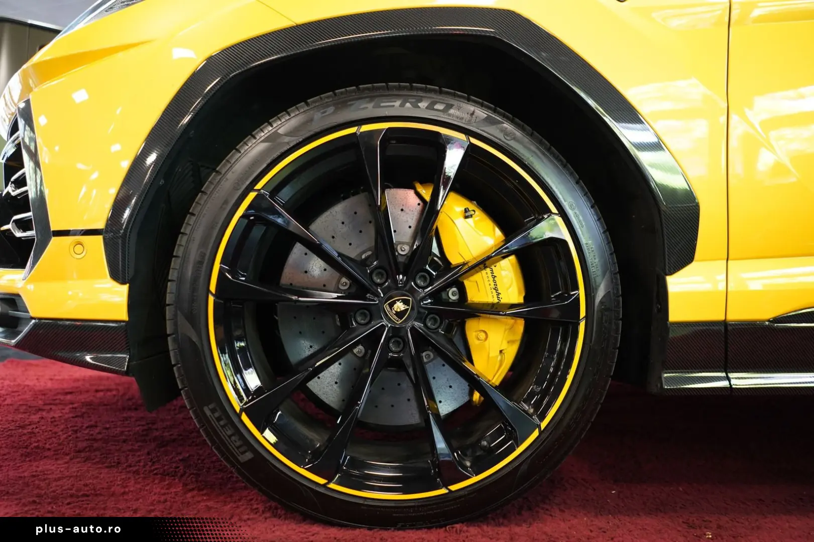LAMBORGHINI Urus P.CAPSULE AKRAPOVIC CARBON