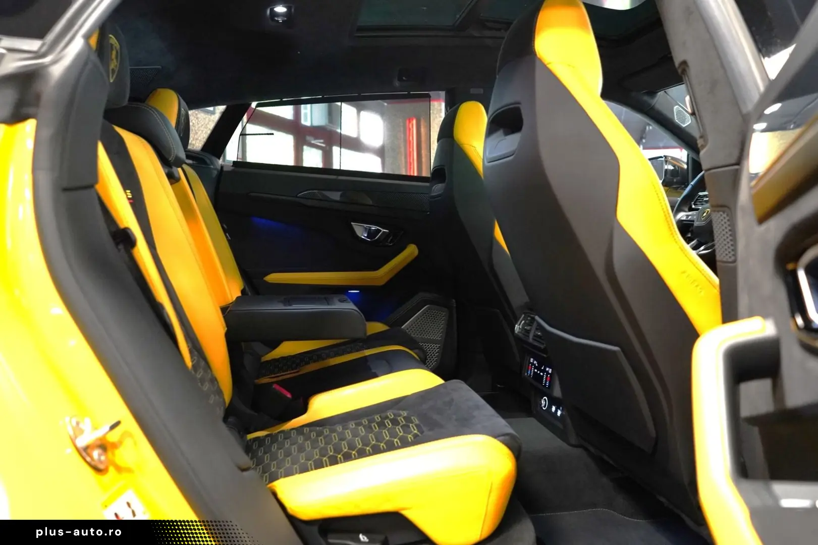 LAMBORGHINI Urus P.CAPSULE AKRAPOVIC CARBON