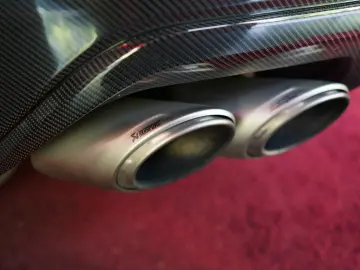 LAMBORGHINI Urus P.CAPSULE AKRAPOVIC CARBON