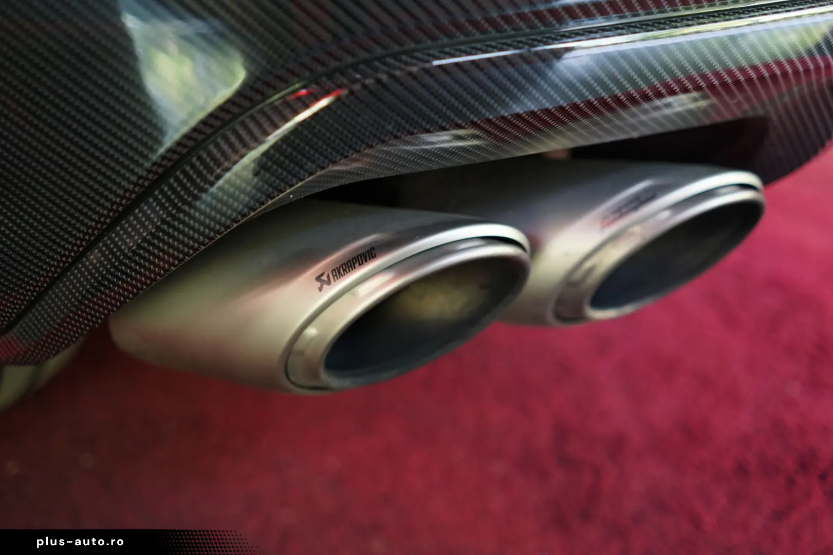 LAMBORGHINI Urus P.CAPSULE AKRAPOVIC CARBON