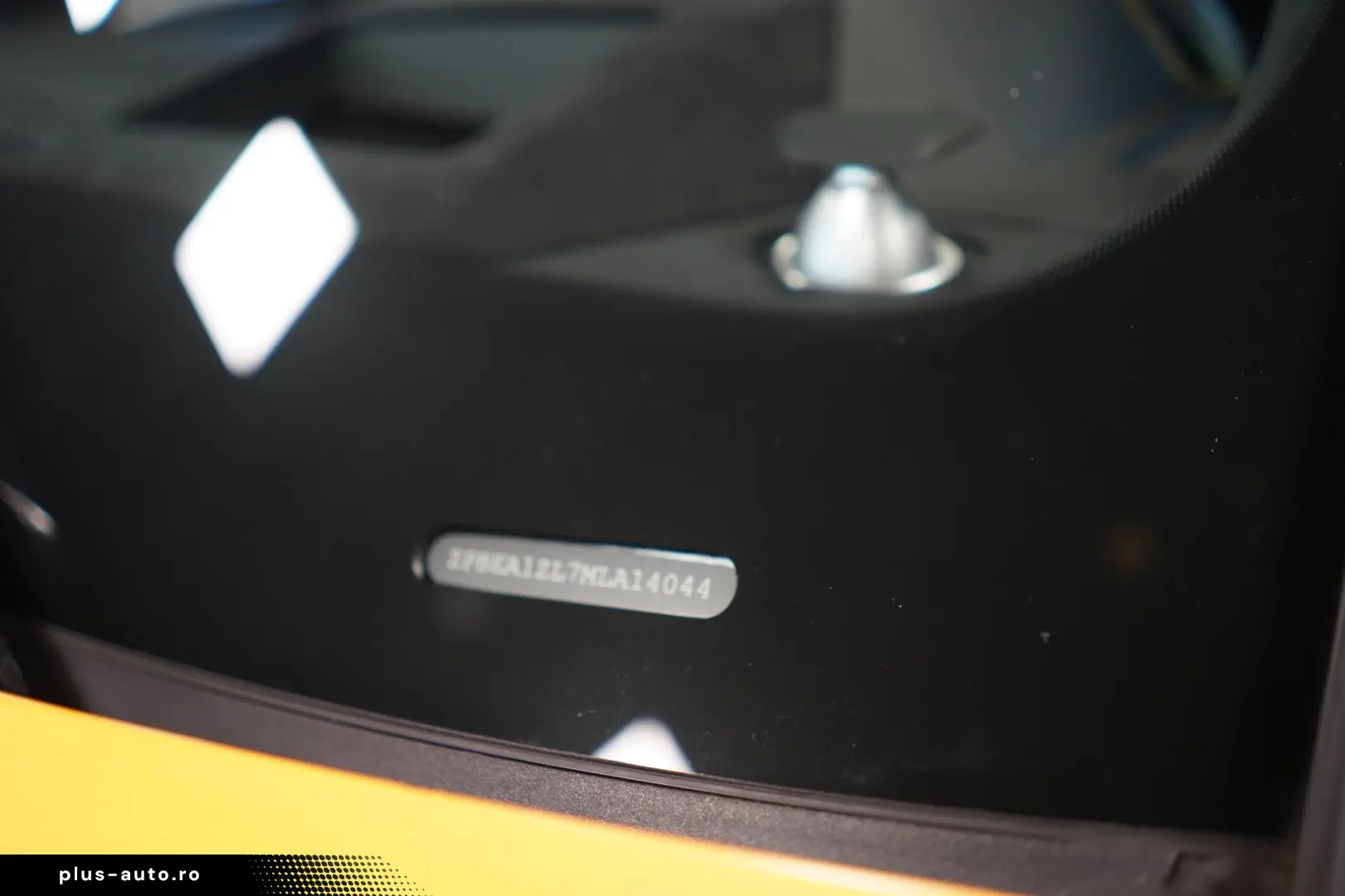 LAMBORGHINI Urus P.CAPSULE AKRAPOVIC CARBON